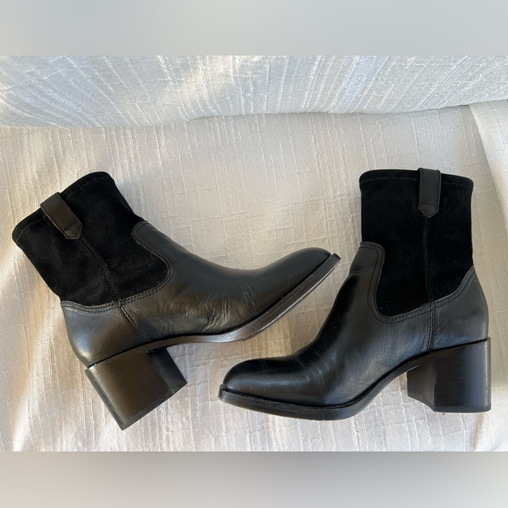 Like NEW- Frye Monroe Stretch Black Boots